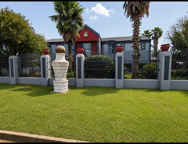 7 BEDROOM HOUSE FOR SALE IN THREE RIVERS